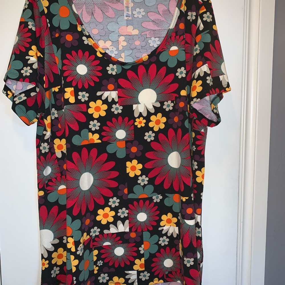 Lularoe classic tee